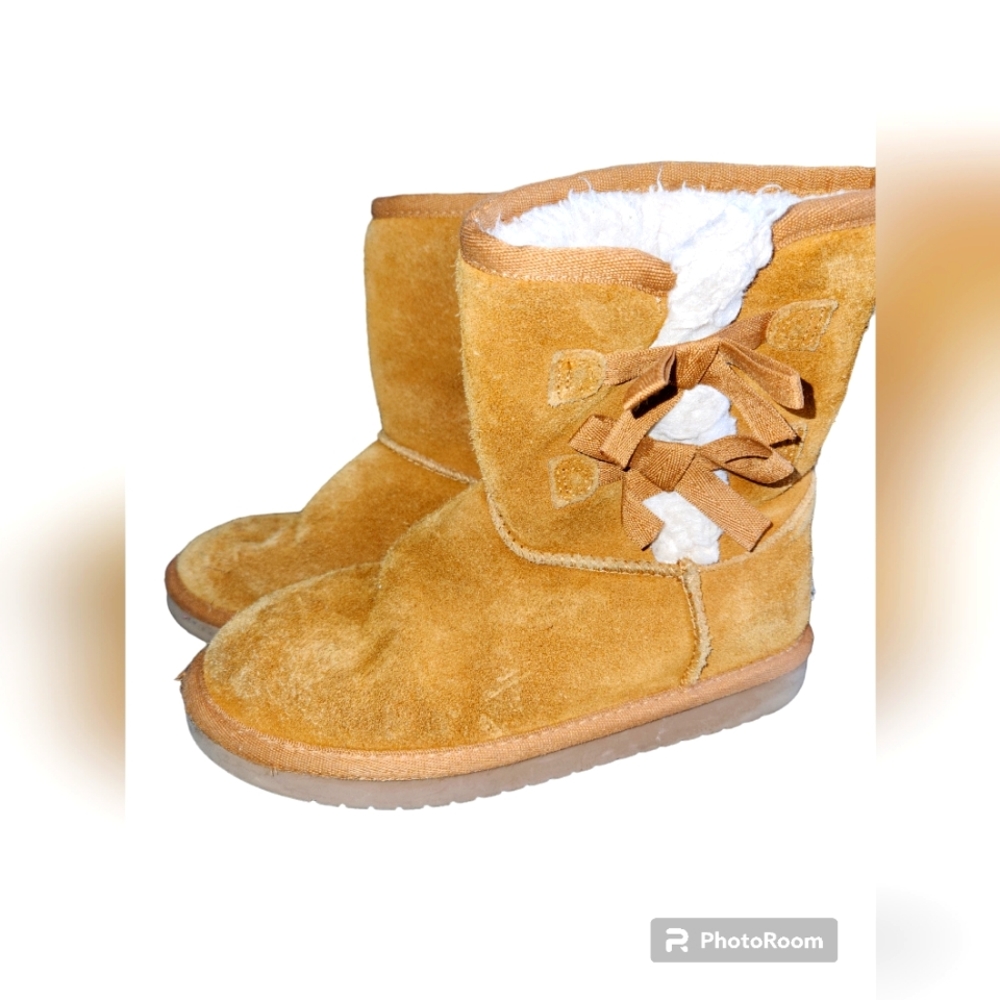 Koolaburra winter boots for girls sz 4 tan suede